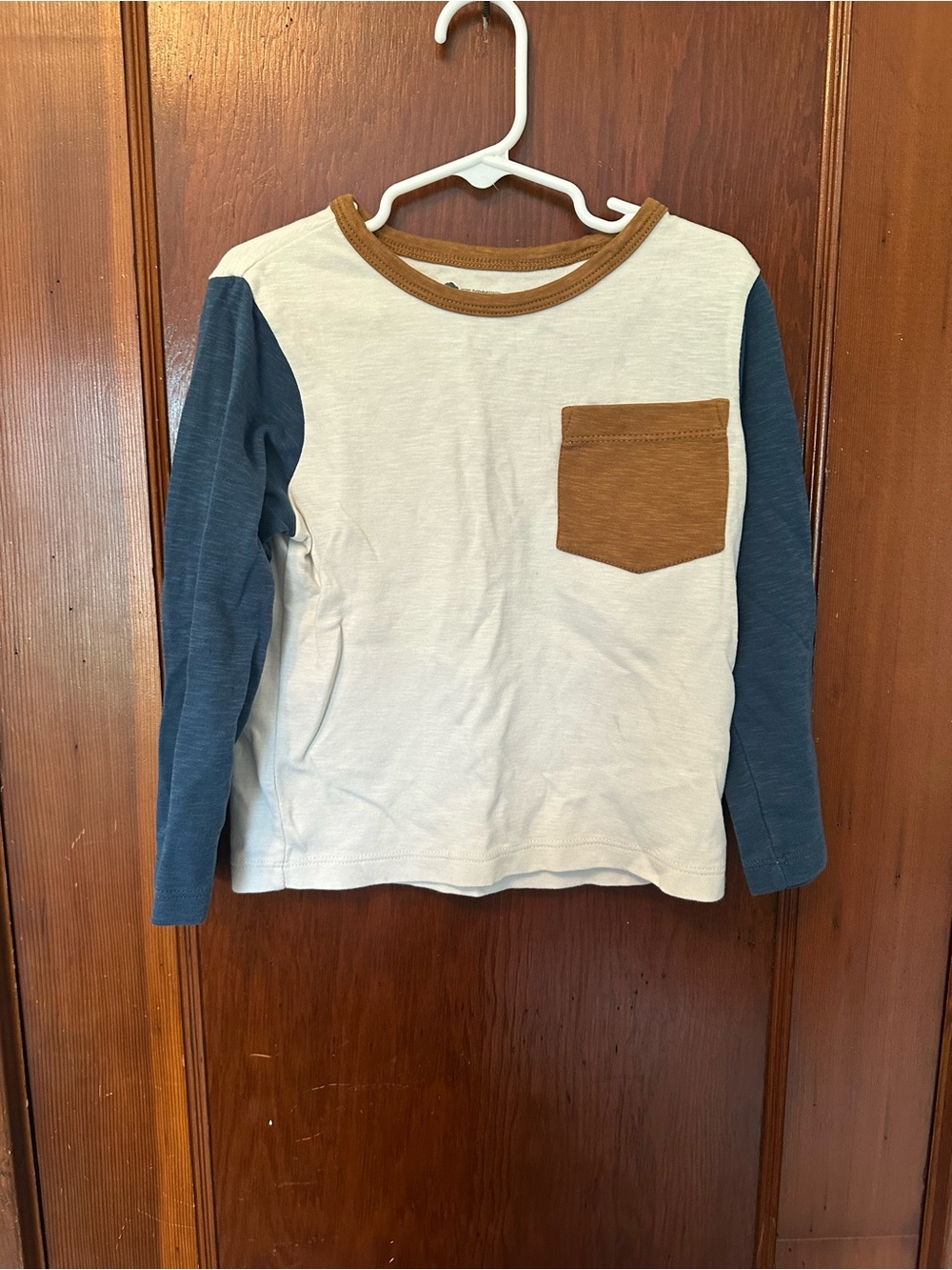 Tucker + Tate Cream Tee with Blue Sleeves and Brown Pocket
